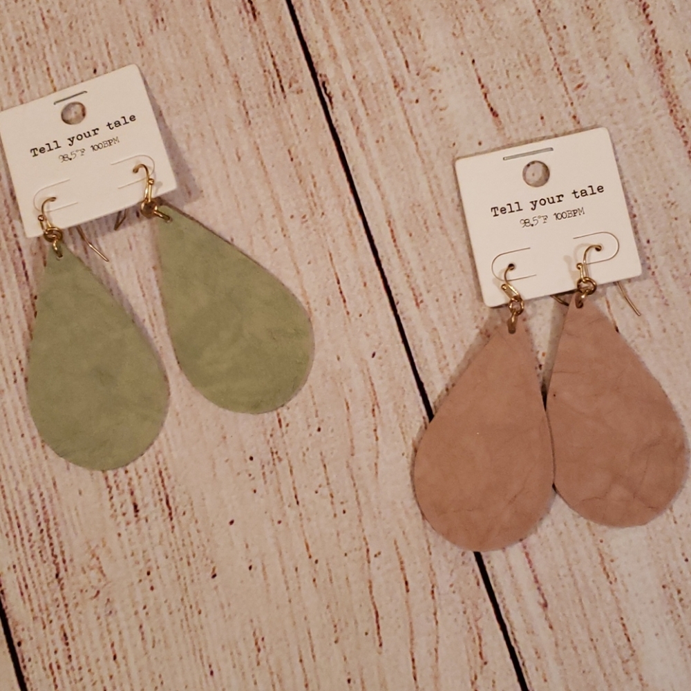 Tear drop shape pierced earrings